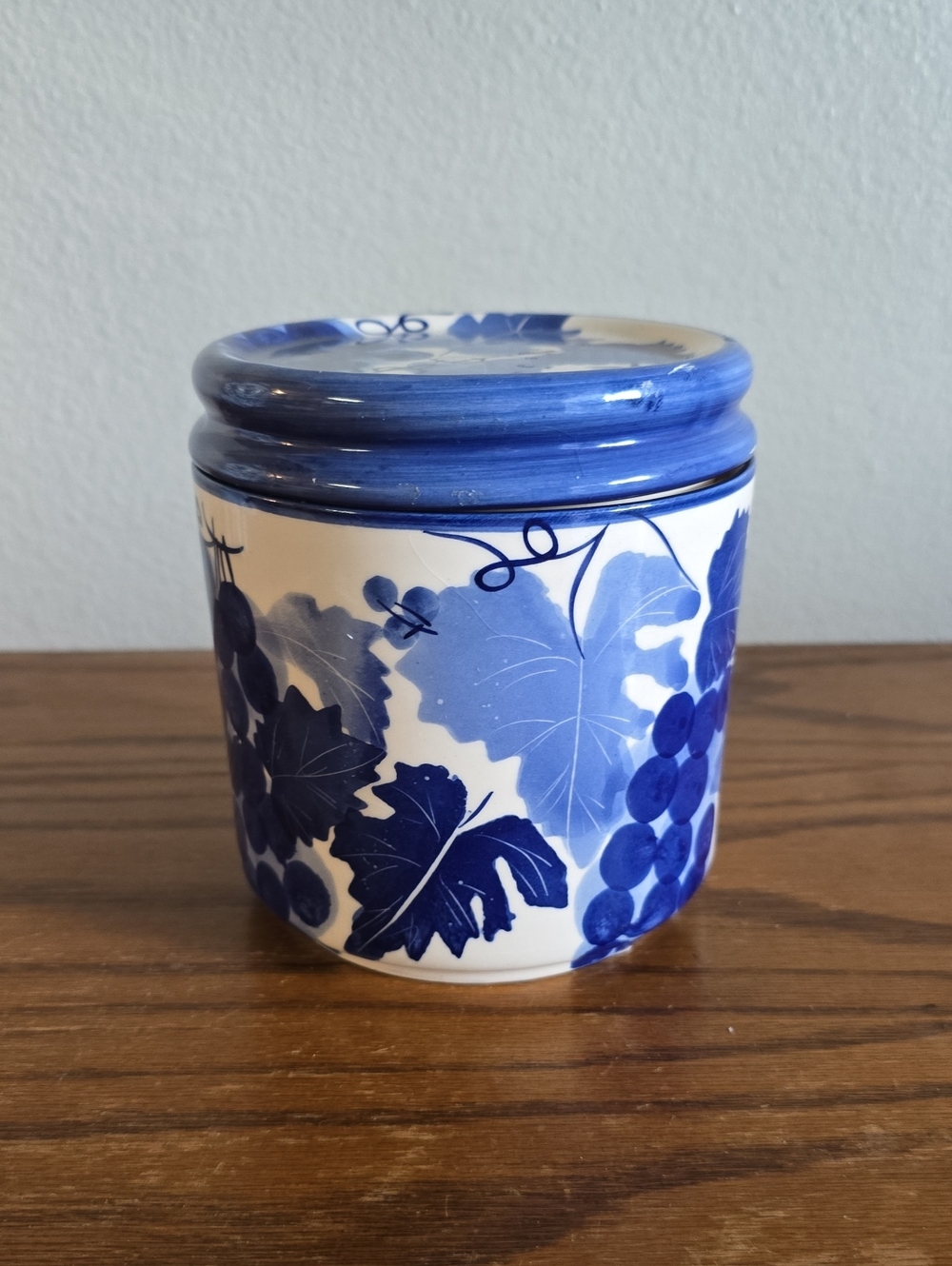 Vintage Designpac Inc. Grape Vine Ceramic Canister Tote 16